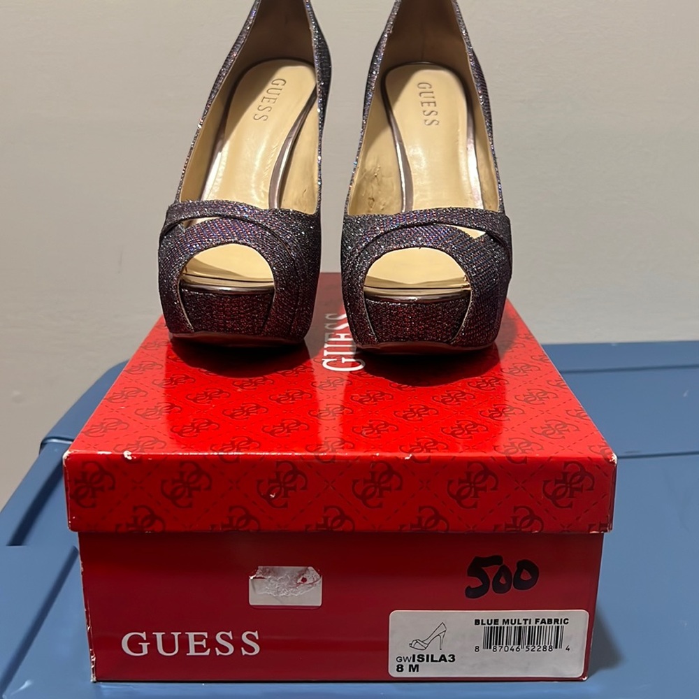 Guess Pump size 8M